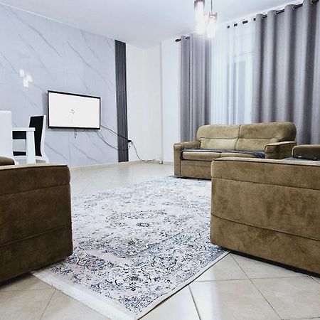 New Bazaar Side Bliss 2 Bed Room Apt With Free Garage Tirana Exterior photo
