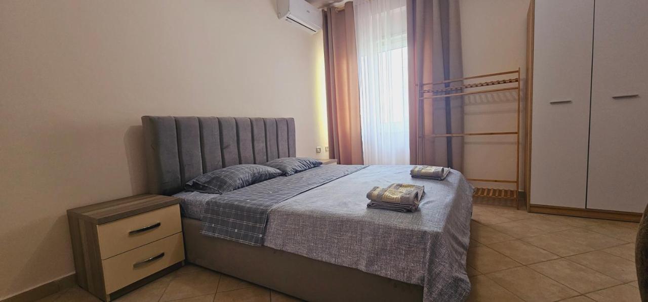 New Bazaar Side Bliss 2 Bed Room Apt With Free Garage Tirana Exterior photo