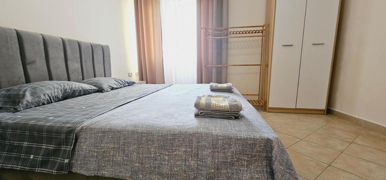 New Bazaar Side Bliss 2 Bed Room Apt With Free Garage Tirana Exterior photo