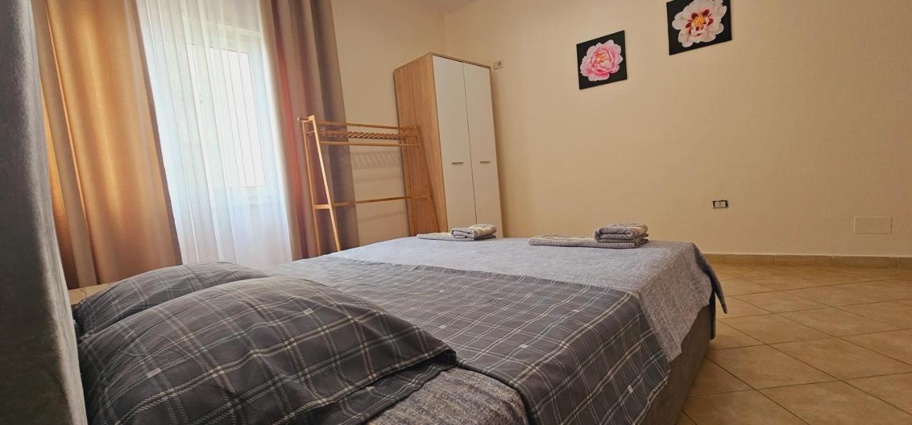New Bazaar Side Bliss 2 Bed Room Apt With Free Garage Tirana Exterior photo